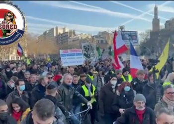 Paris packed to the rafters against covid passports and mandates today as millions worldwide rallied