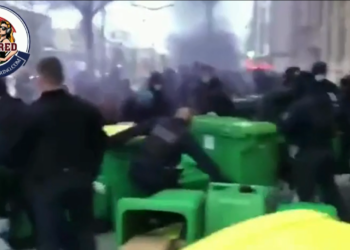 French students taking up the fight against covid passports.