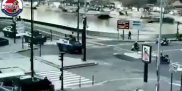 Tanks arrive in Paris to block the Truckers