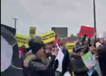 US students walk out of school because they don’t want to wear pointless obedience masks.
